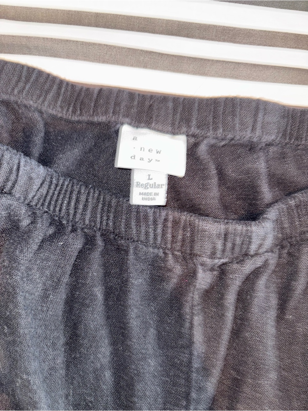 Black Linen Wide Leg Pants – Minimalist Resort Style - Picture 6 of 6
